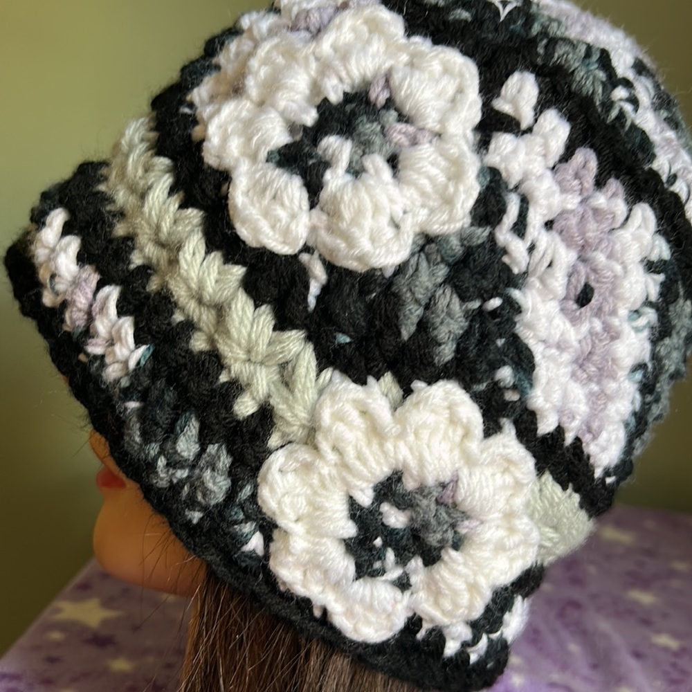 Chunky Black and White Striped Beanie Hat medium - Picture 2 of 10